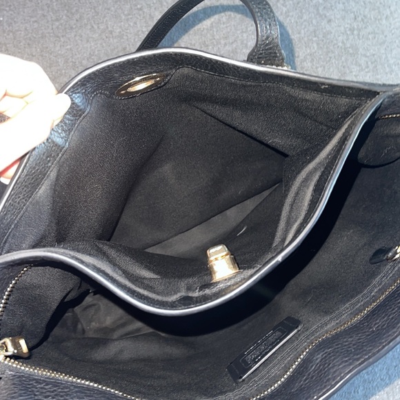 Coach shoulder tore bag with additional front clasp pocket - Picture 7 of 8